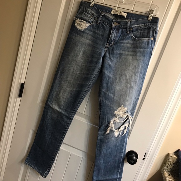 🌲Abercrombie & Fitch Distressed Jeans - Picture 1 of 8